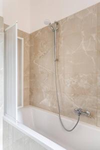 Cozy room in a SHARED apartment close to Linate airport stanza in appartamento condiviso a due passi da Milano Linate