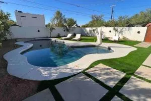 Sam Hughes Desert Oasis, Private Pool & Walk to UA - Tucson