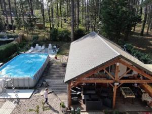 obrázek - Villa de 4 chambres avec piscine privee sauna et terrasse a Quend