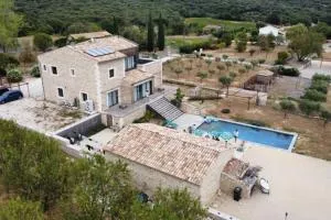 Maison conviviale à Le Garn avec piscine privée - Issirac