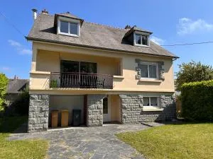 Grande maison familiale au calme en ville - 圣布里厄