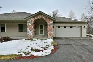 Unit 701 5 bd 3 ba condo - 海沃德