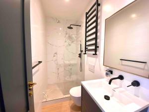 Luxury 2BR apartment & parking central Winchester