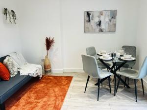 Delightful Ealing Retreat - Steps to Tube & Shops