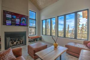 NEW Hot Tub Haven with Panoramic View - Blue River