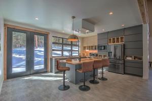 NEW Hot Tub Haven with Panoramic View - Blue River