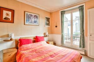 Beautiful cocoon near Montmartre