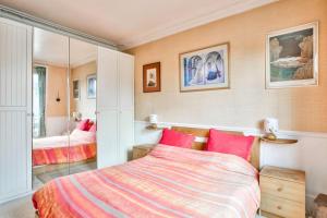 Beautiful cocoon near Montmartre