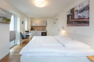 Ferienwohnung Nord-West - direkt am Nordseedeich mit Blick auf den See - Pellworm