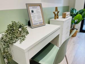 Delightful Ealing Retreat - Steps to Tube & Shops