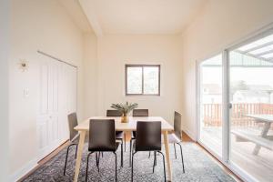 Lively 3BR Apt in Chicago - Milwaukee N3