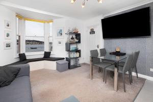 Beach Front Flat Shaldon with Parking