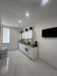 M2 APARTMENT
