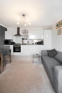 Beach Front Flat Shaldon with Parking