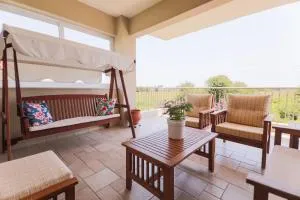 Mareva's house - Vromerí