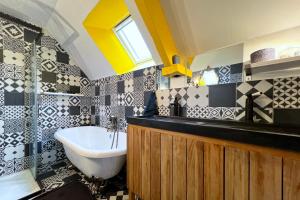 Maisons de vacances Maison en pierre, piscine et jardin proche mer : photos des chambres