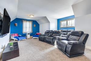 Charming Kalamazoo Home with Yard 1 Mi to Downtown!