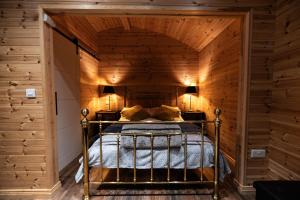 The Getaway - The Hen Harrier - Luxury Glamping Cabin with Hot Tub