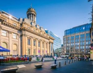 Spacious Modern Apartment