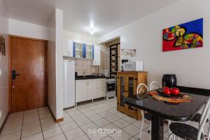 Apto c Churrasq 350m da Praia Canasvieiras AAL0204