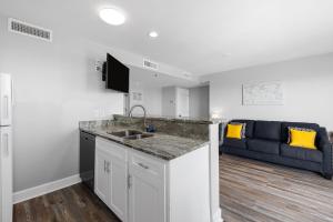 Beautiful 2BR Penthouse with Amazing Views