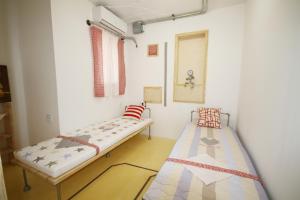 Giường đôi hoặc 2 giường đơn Có phòng tắm chung (Double or Twin Bed with Shared Bathroom)