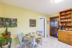 City Serenity Apt 1 Mi to Downtown Asheville!