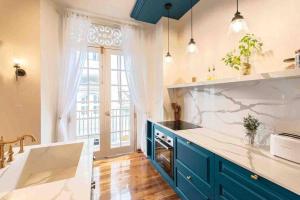 LUXURY Mid-Century Apartment In Casco Viejo