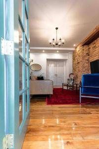 LUXURY Mid-Century Apartment In Casco Viejo