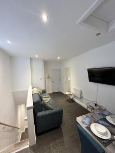 Bethel Suite by Sasco - 1x Free Parking Space