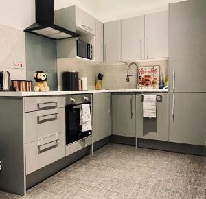 Bethel Suite by Sasco - 1x Free Parking Space