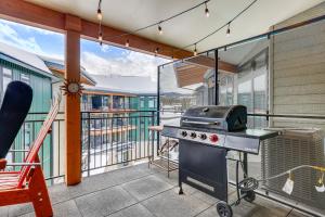 Downtown Winter Park Condo about 3 Mi to Skiing!