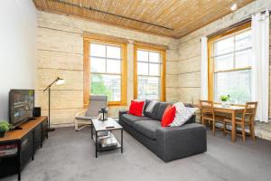 obrázek - New York Style Loft with Parking Exchange District Coffee Gym