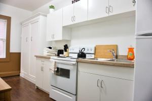 Amazing DT Apartment w Parking Location Coffee