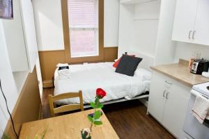 Amazing DT Apartment w Parking Location Coffee