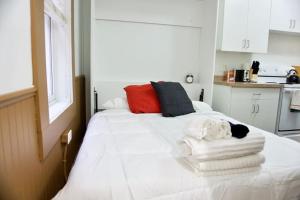 Amazing DT Apartment w Parking Location Coffee