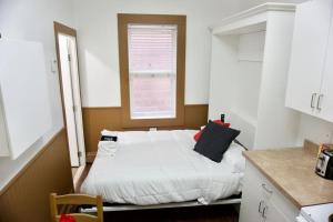 Amazing DT Apartment w Parking Location Coffee