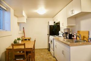 Cozy Studio Downtown Parking Coffee Location