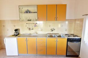 Apartments and rooms with parking space Zambratija, Umag - 22512