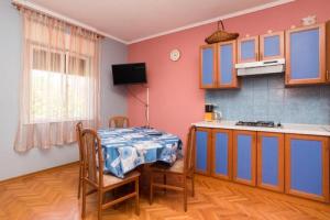 Apartments with parking space Umag - 22520