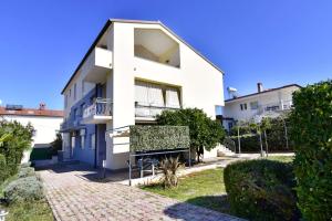 Apartments with parking space Umag - 22521
