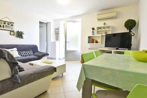 Apartments with parking space Umag - 22521
