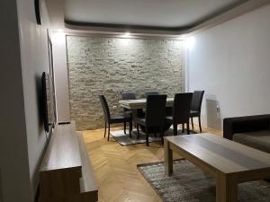 FIA HOUSE Hrom