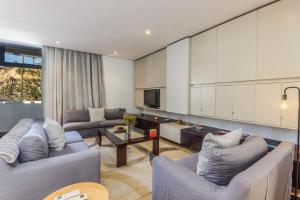 Luxury 2 Bedroom with roof deck and pool Dewaterkant