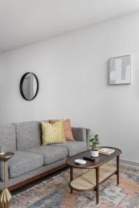 CozySuites l Dream 1BR, Bottleworks Indy #6