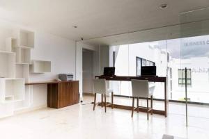 Amazing Anah With Hidromasaje