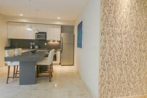 Amazing Anah With Hidromasaje