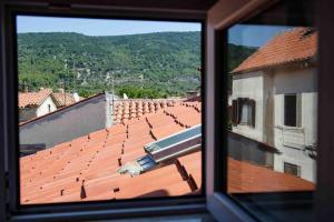 Lovely vacation house in old city Cres with parking