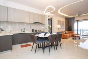 Royal Strand Country Garden Danga Bay