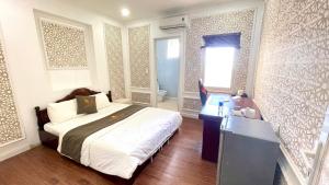 Phòng Giường Đôi Có Phòng Tắm Riêng (Double Room with Private Bathroom)
